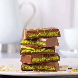 Шоколад FIORELLA Dubai дубайский с фисташковой начинкой /картон/ 200г*12